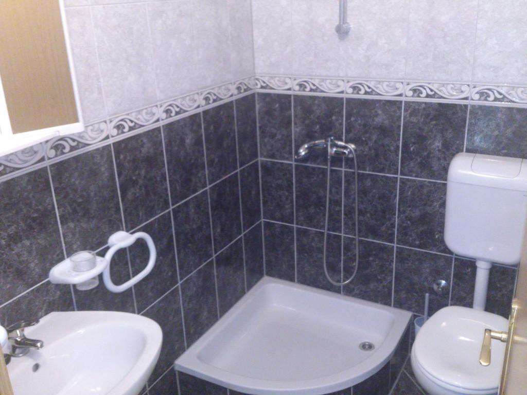 Brig Apartments Živogošće Buitenkant foto