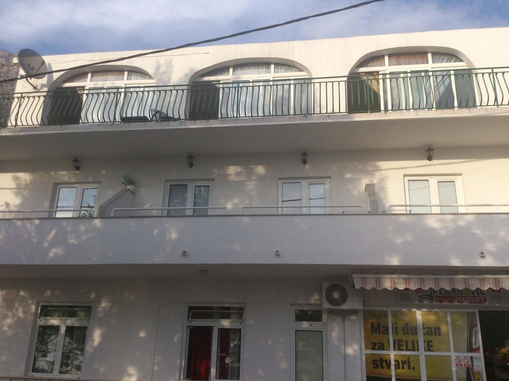 Brig Apartments Živogošće Buitenkant foto